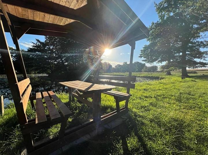 Familienfreundliche Ferienwohnung Mit Wintergarten Badow Exteriér fotografie